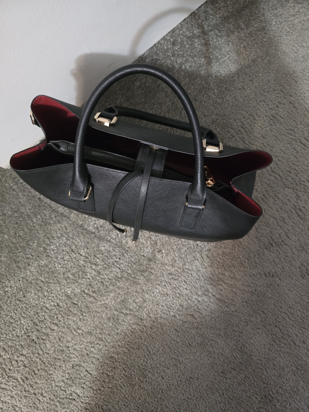 Aldo Aquafynaax Classic Black Tote Shoulder Purse with Red Interior - Picture 2 of 9